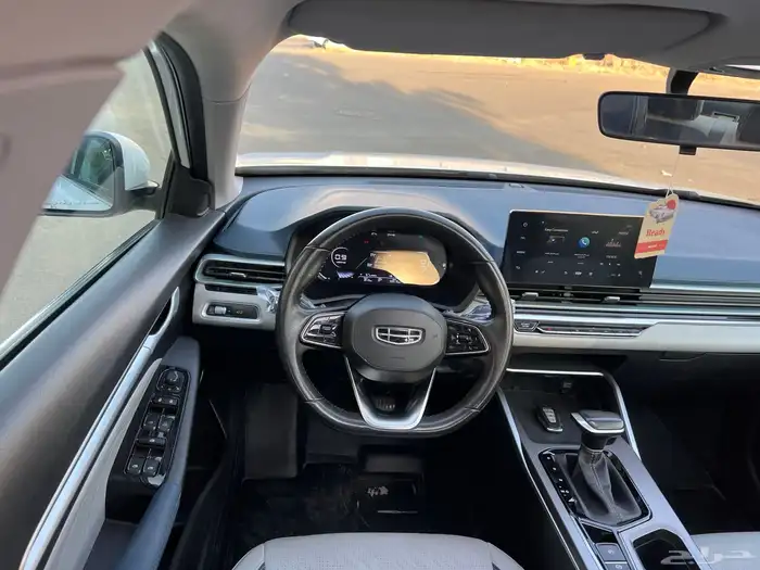 جيلي امجراند 2023 فتحة جلد فل كامل عداد قليل 4