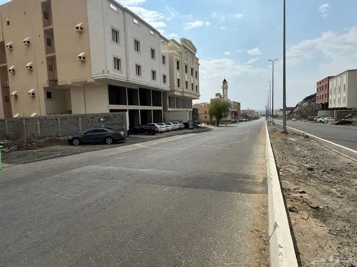ارض تجارية داخل حد الحرم بمخطط ولي العهد 2 بداية اللسان 11