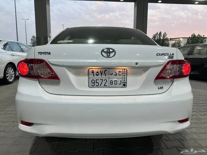 تويوتا كورولا 2013 أوتوماتيك ( مخزنه ) 12