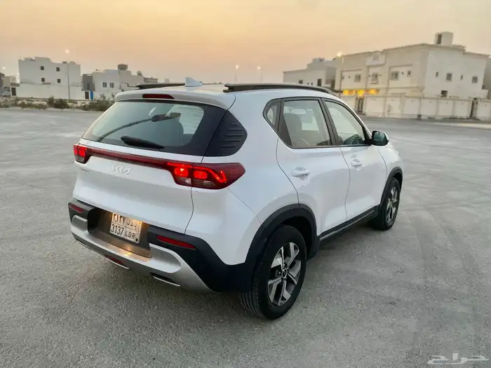 كيا سونيت ابيض 4