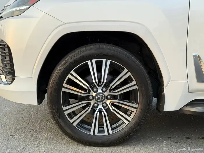 جيب لكزس LX600 2022 - شبه الجديد سعودي 9