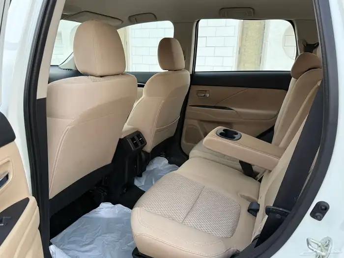 ميتسوبيشي اوتلاندر 2020 -7مقاعد 15