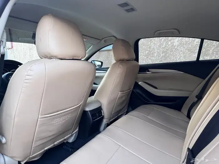 مستبيشي اوتلاندر 2020 27