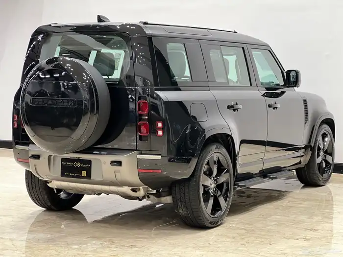 Land Rover Defender HSE 110 Saudi New 3