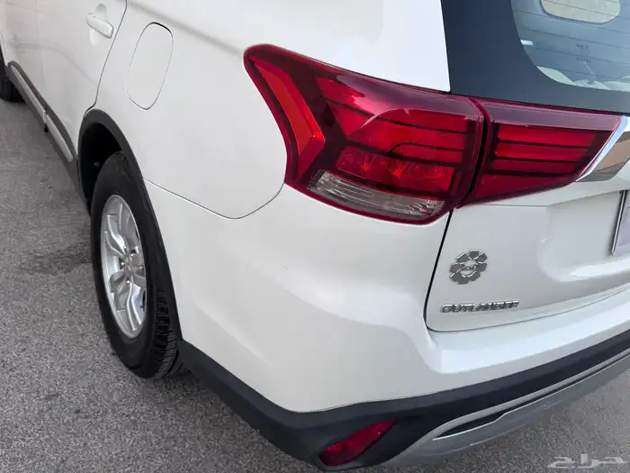 مستبيشي اوتلاندر 2020 29