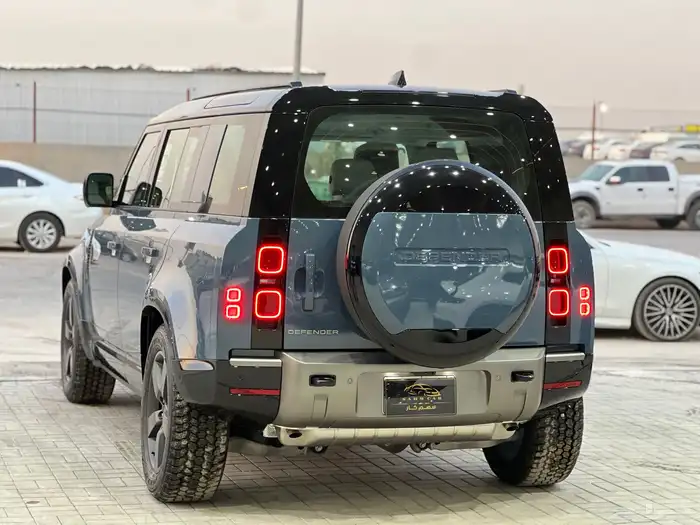 لاند روفر ديفندر SE دائمك X موديل 2025 6