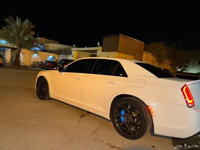 كرايزلر c300s نظيفة مع لوحة مميزة 17