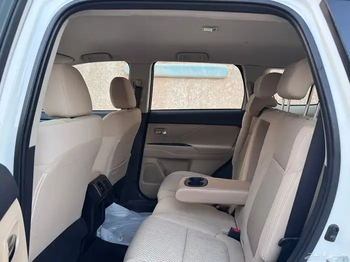 مستبيشي اوتلاندر 2020 19