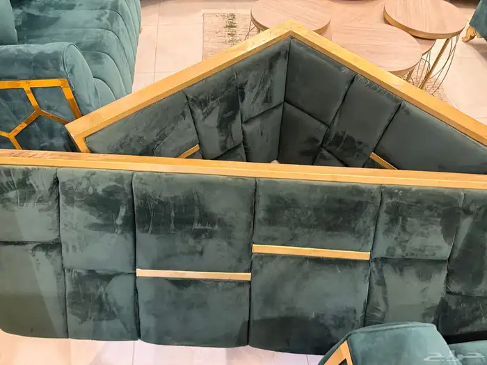 كنب وطاولة و9 مساند 3