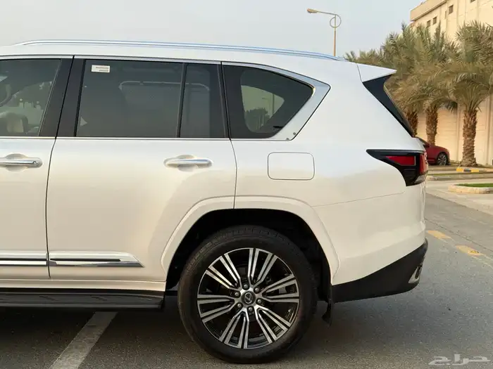 جيب لكزس LX600 2022 - شبه الجديد سعودي 7