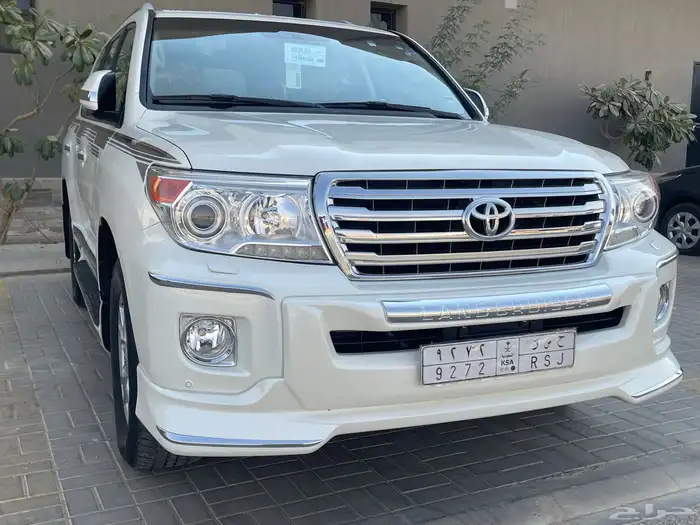 للبيع جيب لاندكروزر موديل 2014 بريمي 16