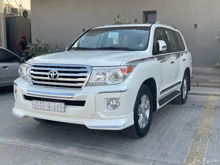 للبيع جيب لاندكروزر موديل 2014 بريمي 4