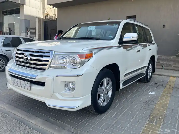 للبيع جيب لاندكروزر موديل 2014 بريمي 22