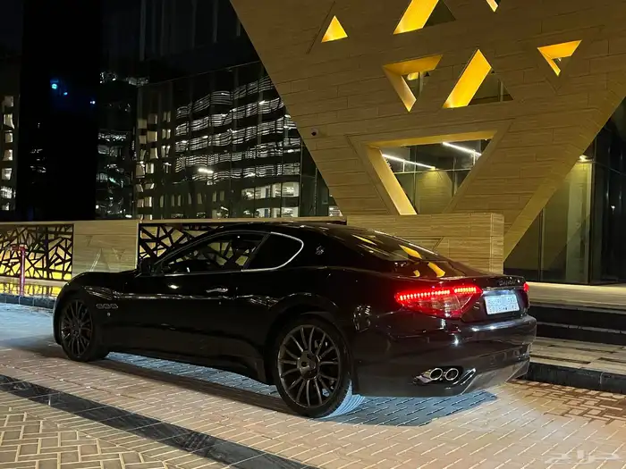 مازراتي قراند توريزمو اس 4.7 المكينة الحمراء مصدومة 38