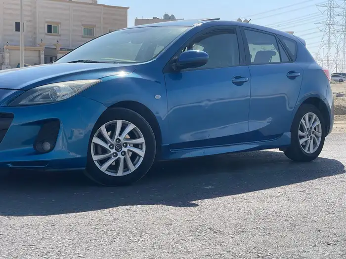 مازدا 3وين اللي دور نظيف فل كامل موتر بصمه2013 15