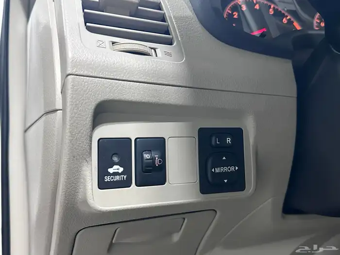 تويوتا كورولا 2013 أوتوماتيك ( مخزنه ) 37