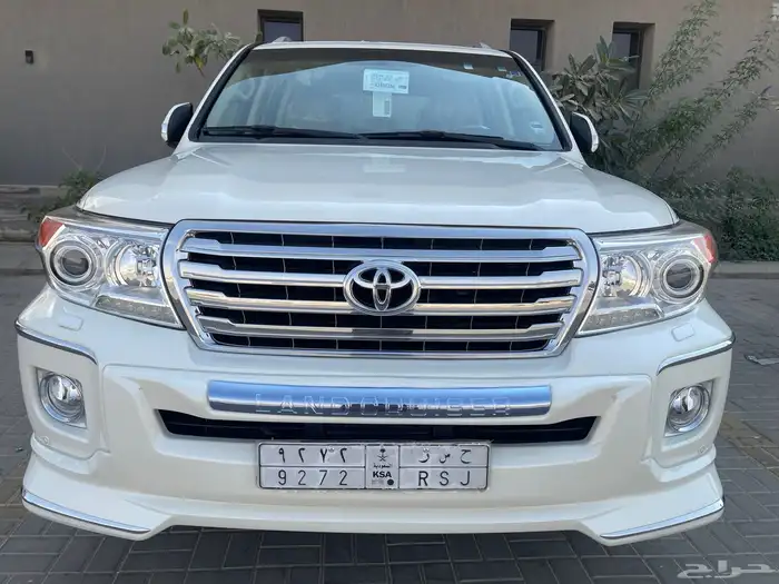 للبيع جيب لاندكروزر موديل 2014 بريمي 0