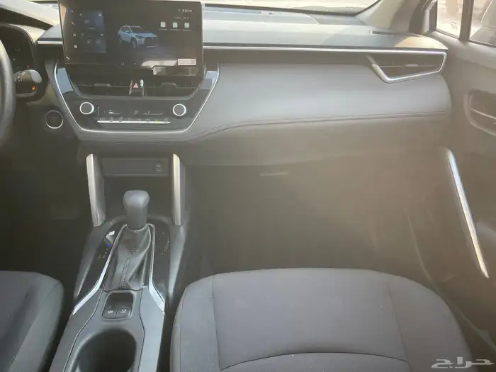 تويوتا- كورولا كروس-2025-أصفار- بنزين- بطاقة جمركية 28