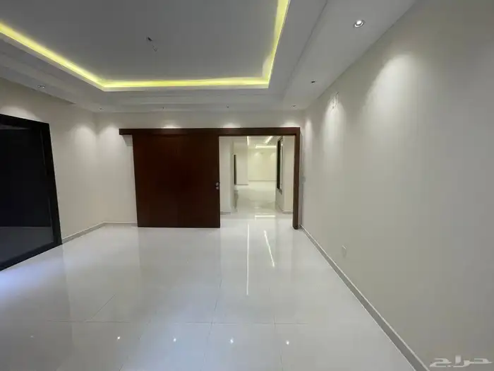 فيلا للإيجار المشرقية حي الجنادرية 8