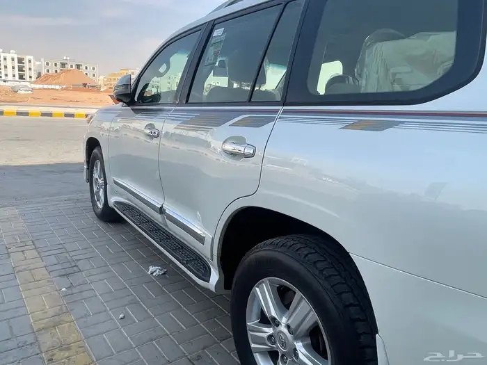 للبيع جيب لاندكروزر موديل 2014 بريمي 19