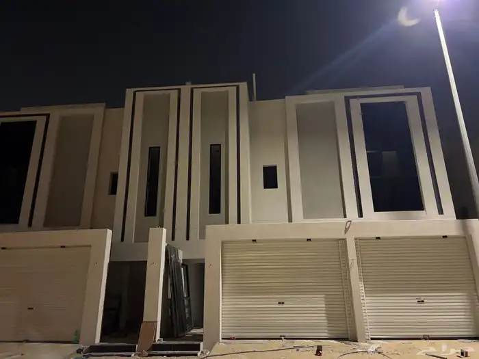 للبيع شق ق دوبلكس فاخرة بالحي الثامن والخامس 1