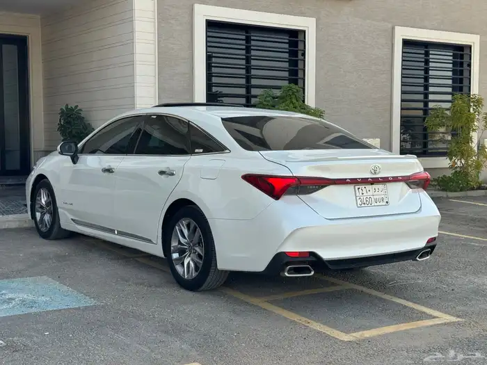 للبيع تويوتا افالون مديل 2022 4