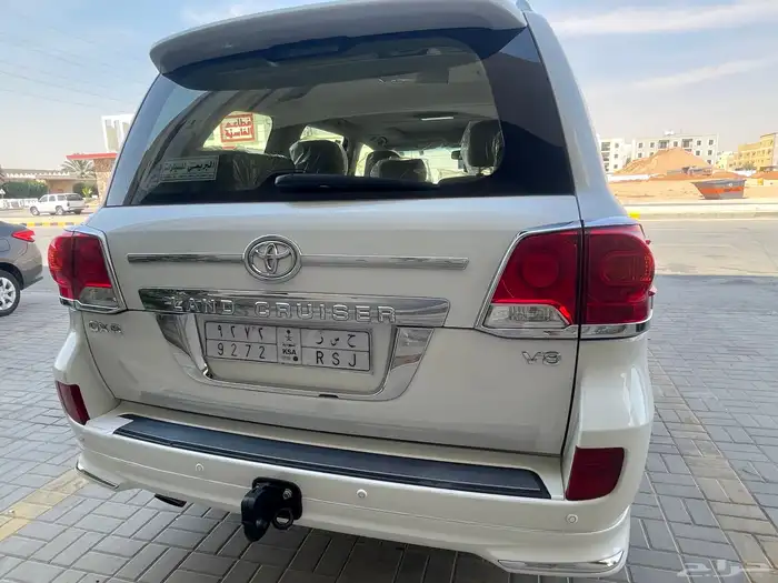 للبيع جيب لاندكروزر موديل 2014 بريمي 9