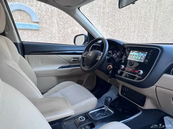 مستبيشي اوتلاندر 2020 15