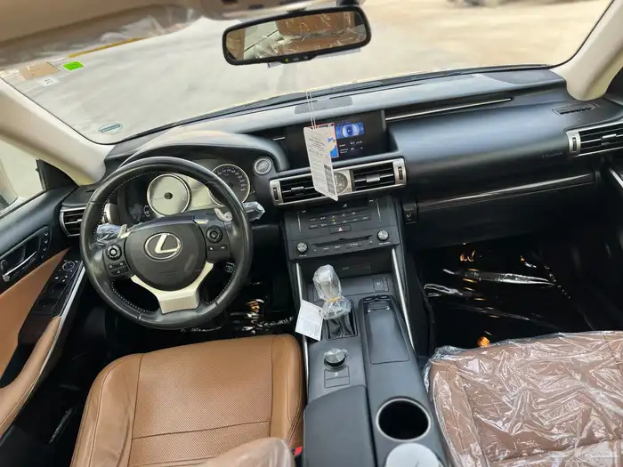 لكزس IS350 2015 7