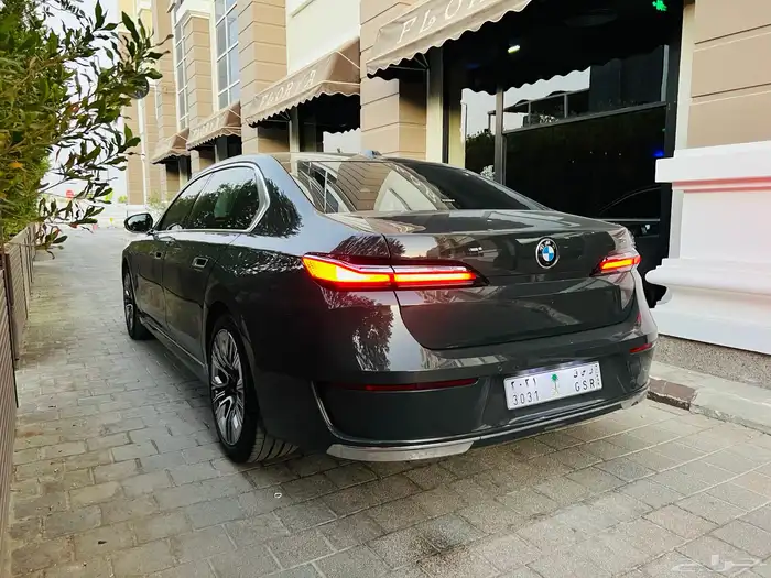 BMW 735Li 2023 ناغي تحت الضمان 19