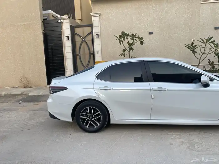 البيع كامري هايبرد 2024 او البدل بسياره زي الموديل 1