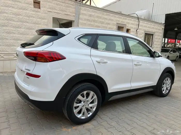 توسان 2021 بنزين دبل نظيف جدا لدى قمة الاطلال 12