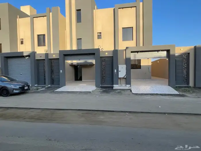 للبيع فيلا روف دور ثانى مع ملحق من 750 الف شمال الخميس 1