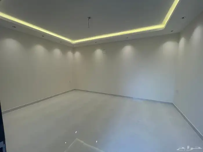 فيلا للإيجار المشرقية حي الجنادرية 6