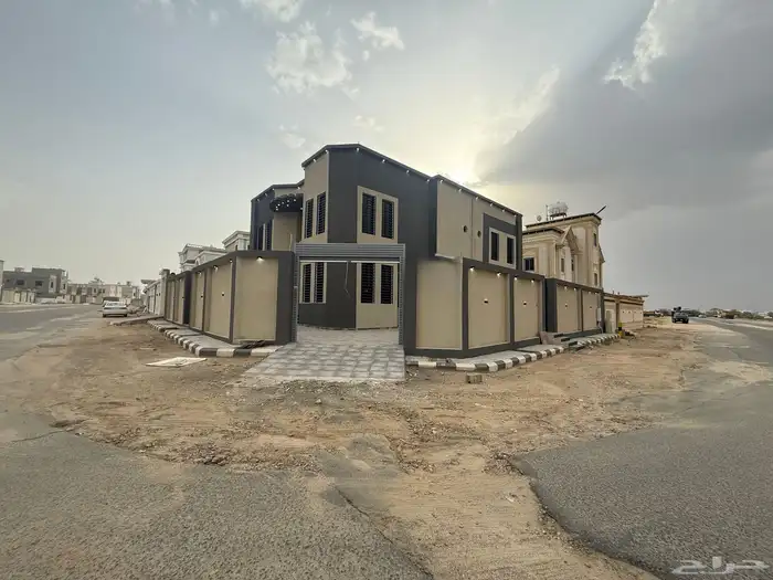 للبيع فيلا علي شارعين زاويه أرض كامله أحد رفيده حي الروان 1