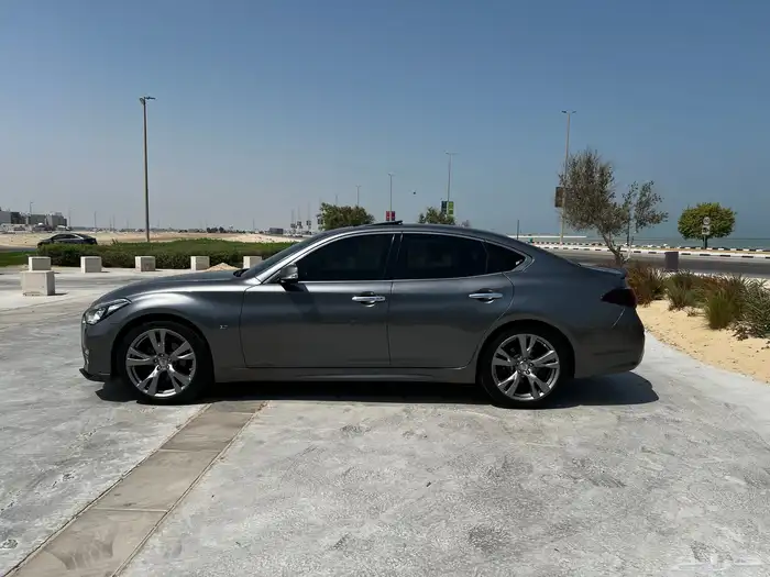 للبيع انفنيتي Q70s موديل 2016 بحالة ممتازة. 5