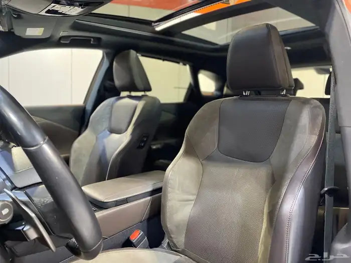 لكزس RX350 2023 ( العداد 15 الف ) بحالة الوكالة 24