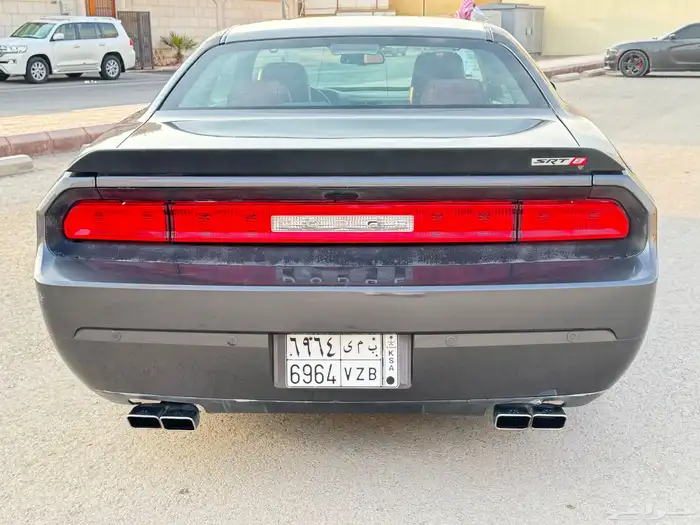 للبيع  دودج تشالنجر SRT   موديل 2013 3