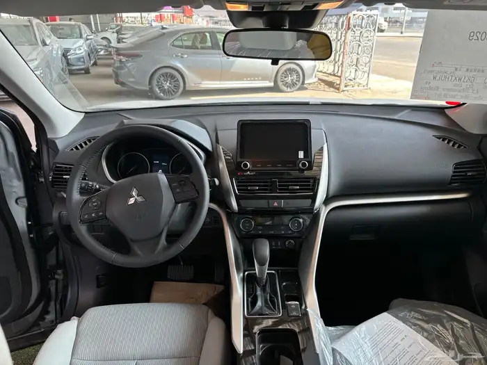 متسوبيشي اكليبس كروس موديل 2025 9