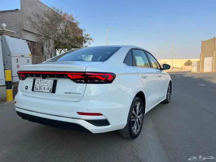 جيلي امجراند 2023 فتحة جلد فل كامل عداد قليل 2