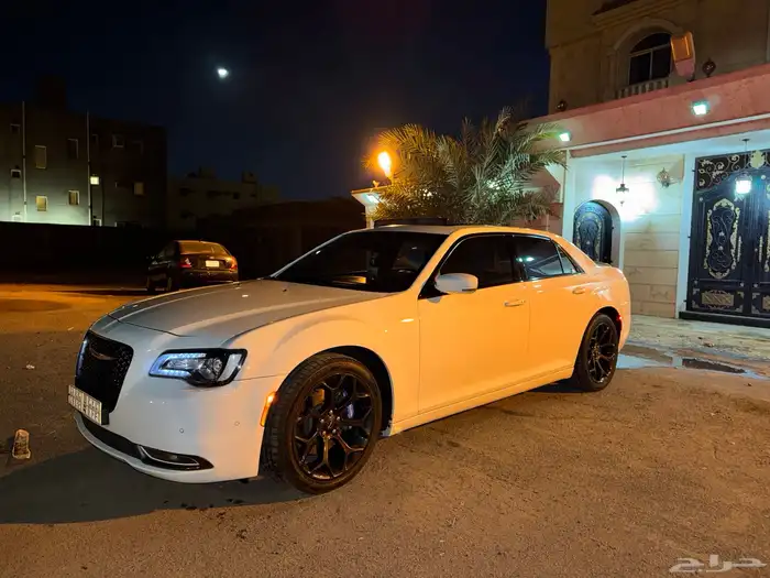 كرايزلر c300s نظيفة مع لوحة مميزة 18