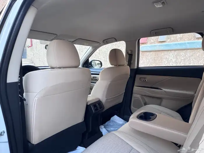 مستبيشي اوتلاندر 2020 18