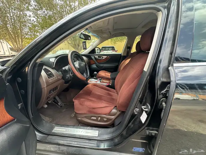 انفنتي اف اكس 6 سلندر اسود 10