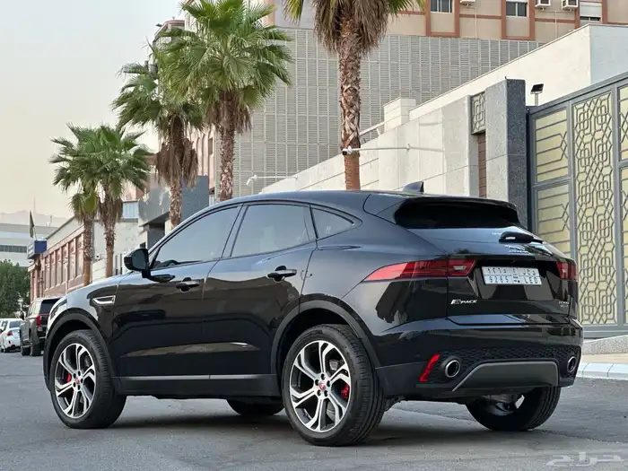جيب جاكوار E PACE 2020 شبه جديد 12