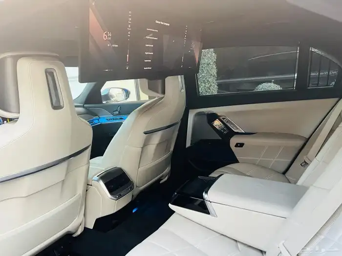 BMW 735Li 2023 ناغي تحت الضمان 40