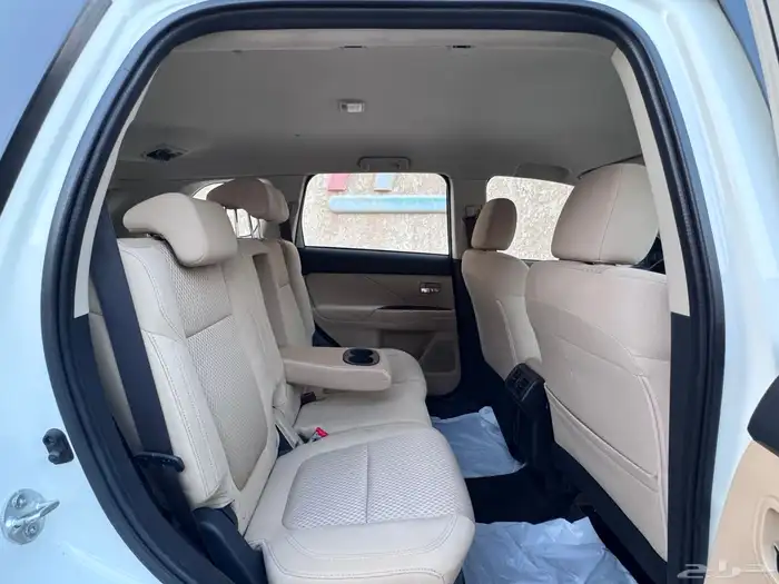 مستبيشي اوتلاندر 2020 16