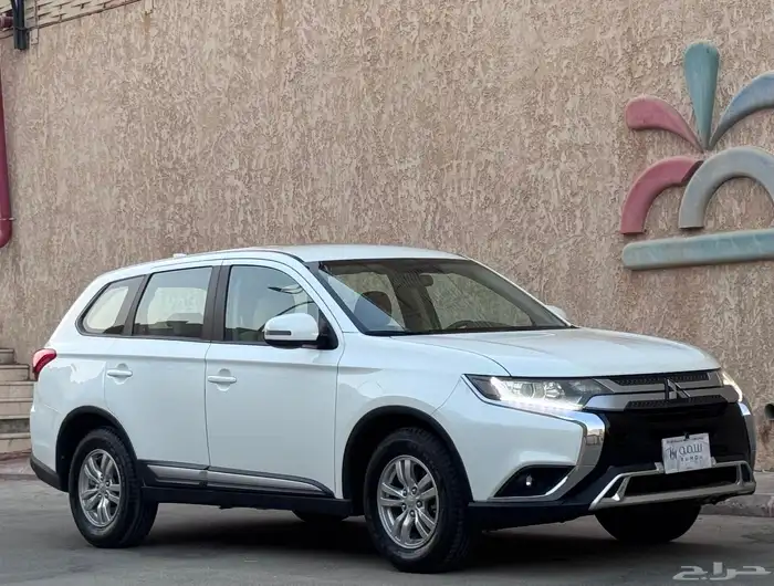 مستبيشي اوتلاندر 2020 8