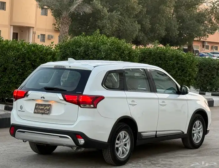 ميتسوبيشي اوتلاندر 2020 -7مقاعد 4