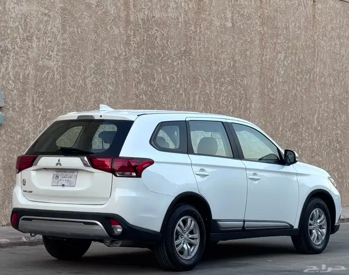 مستبيشي اوتلاندر 2020 10