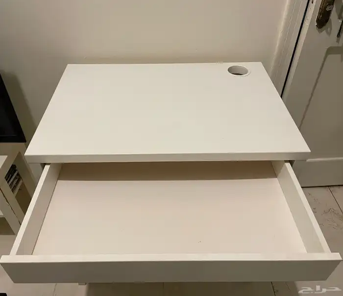 مكتب IKEA 1